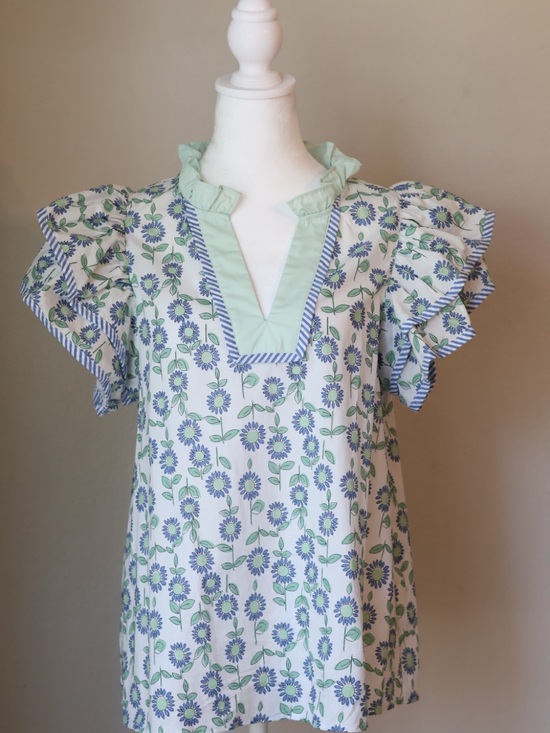 entro Tops - ENTRO Mint Green and Light Blue Floral Top * Size M * Like New